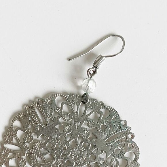 𝅺LACE Filigree Pierced Earrings Silvertone - Picture 6 of 7